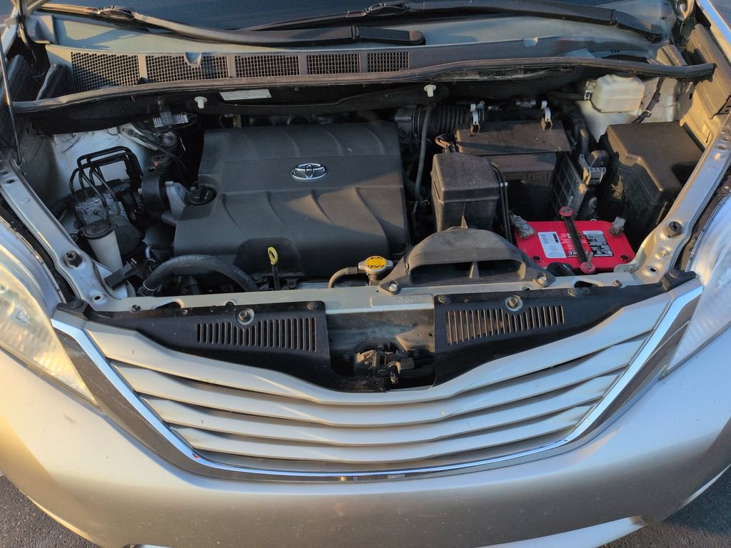 Used 2015 Toyota Sienna LE FWD image 23