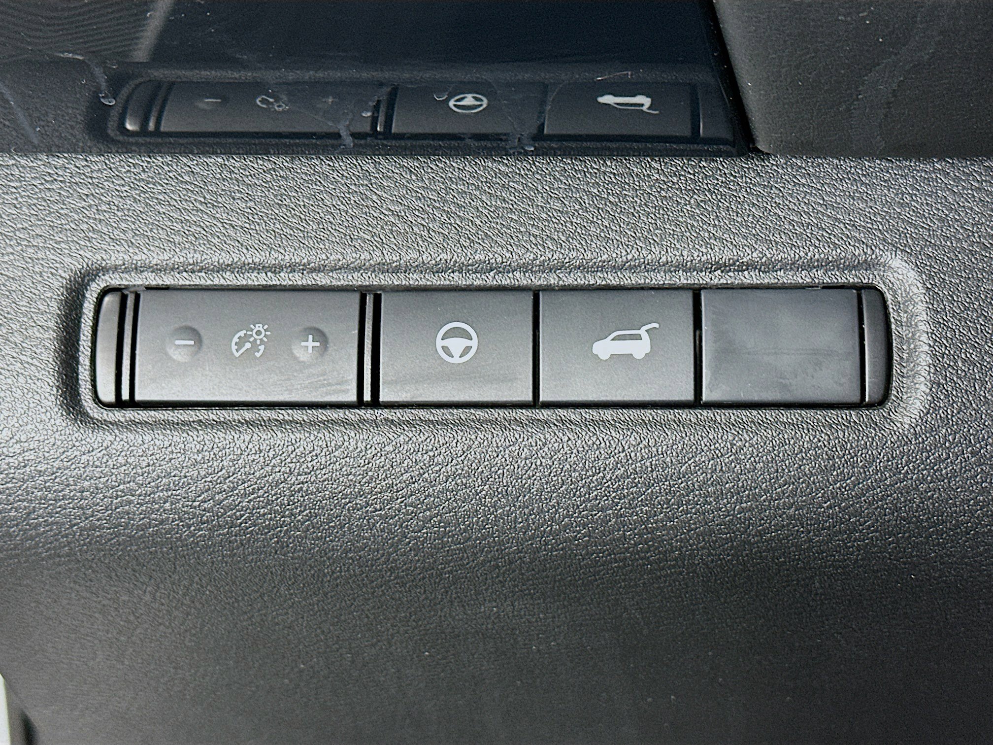 Used 2025 Nissan Pathfinder SV image 17