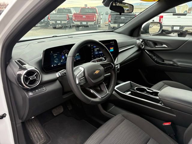 Used 2025 Chevrolet Equinox LT image 3