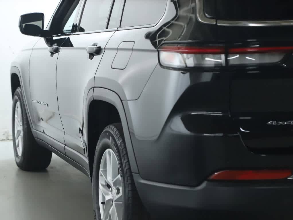 Used 2023 Jeep Grand Cherokee L Laredo AWD/4WD image 41
