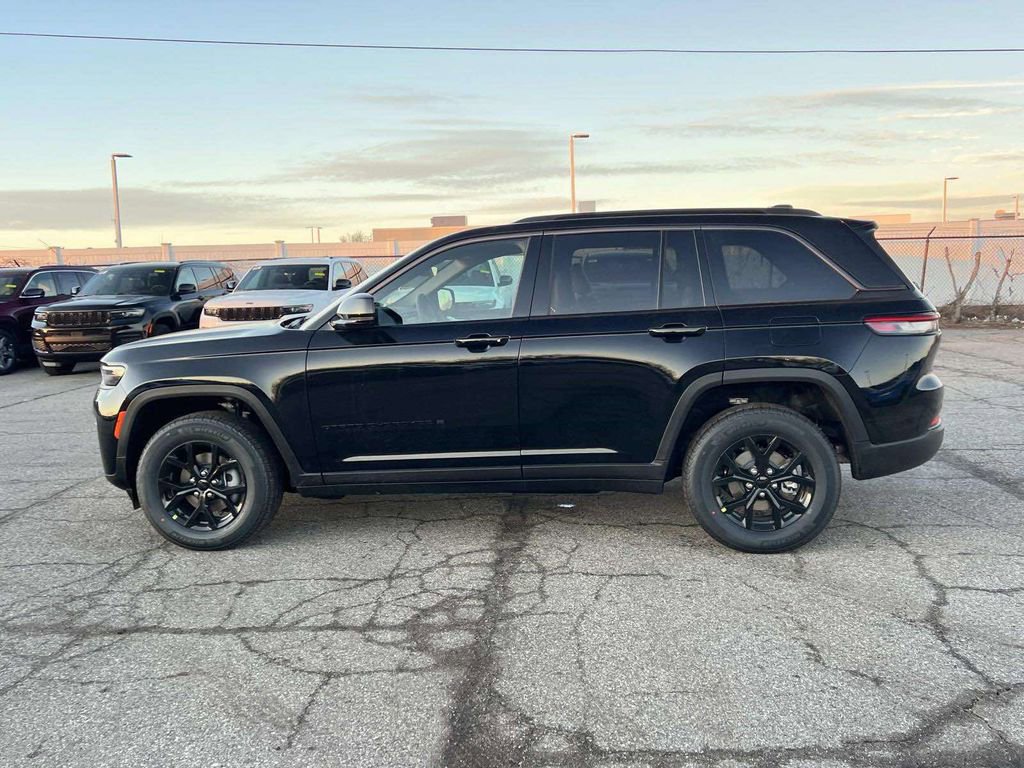 New 2026 Jeep Grand Cherokee Laredo image 3