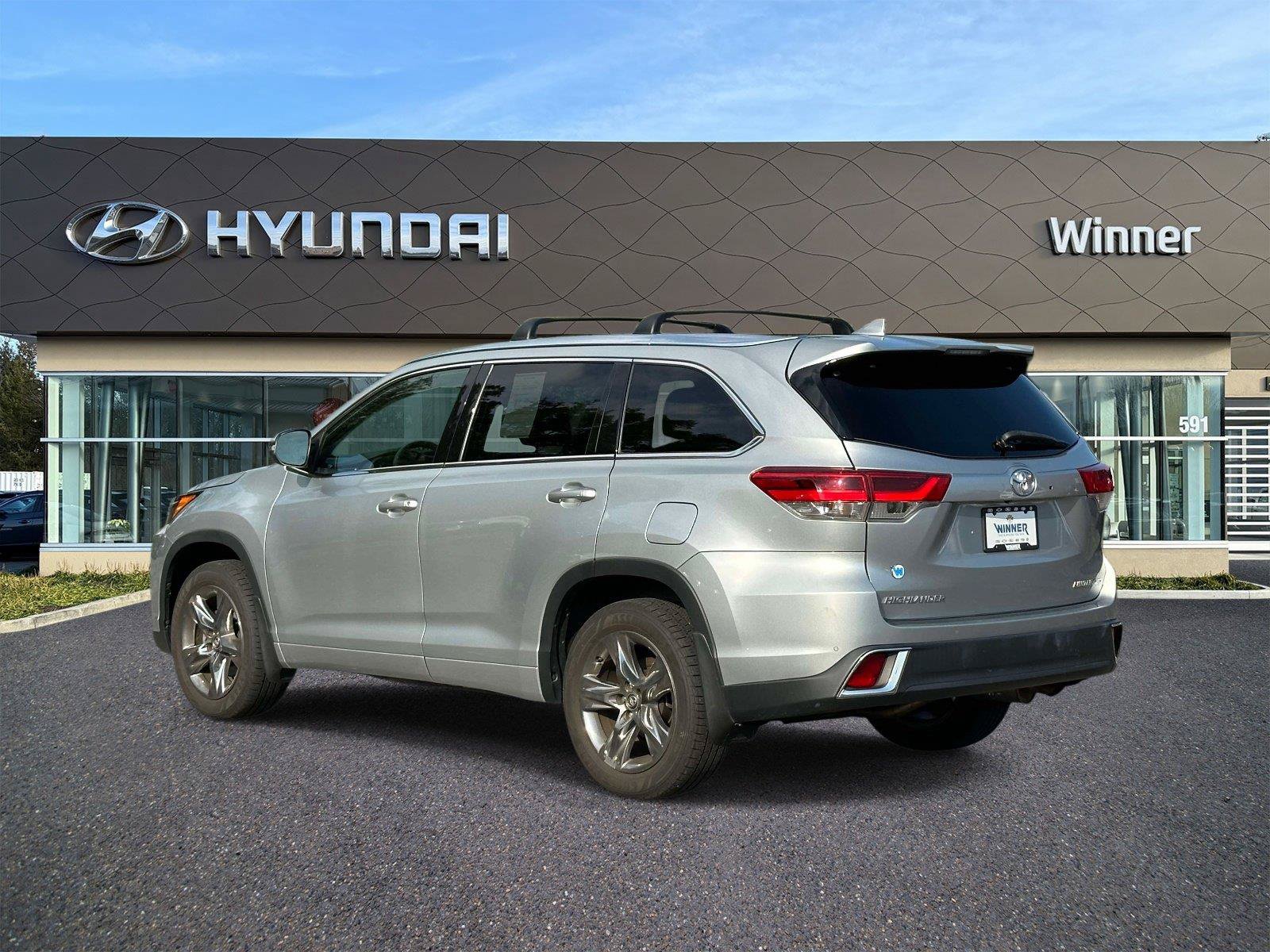 Used 2019 Toyota Highlander Limited Platinum AWD/4WD image 2