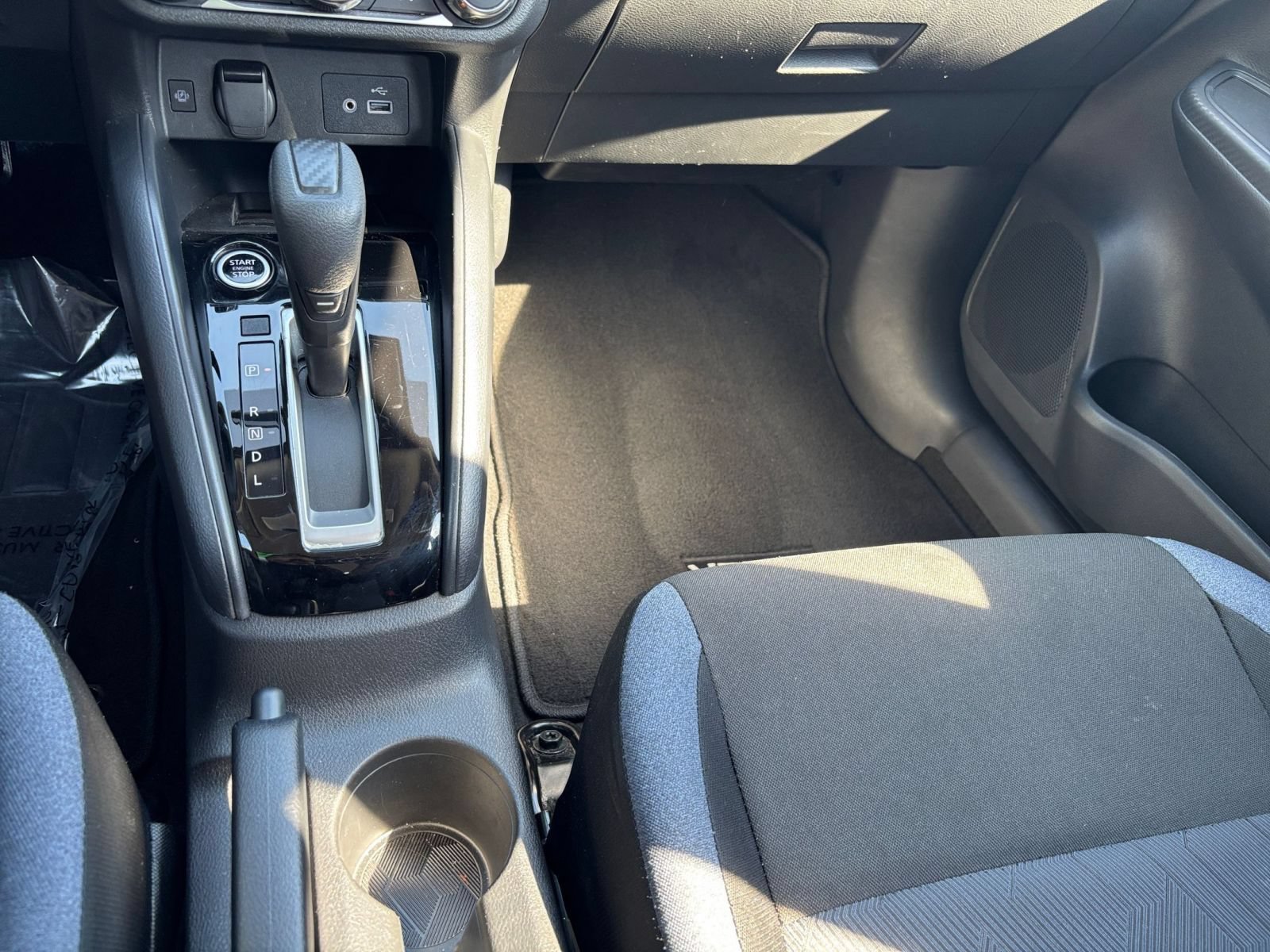 Used 2025 Nissan Versa SV FWD image 40