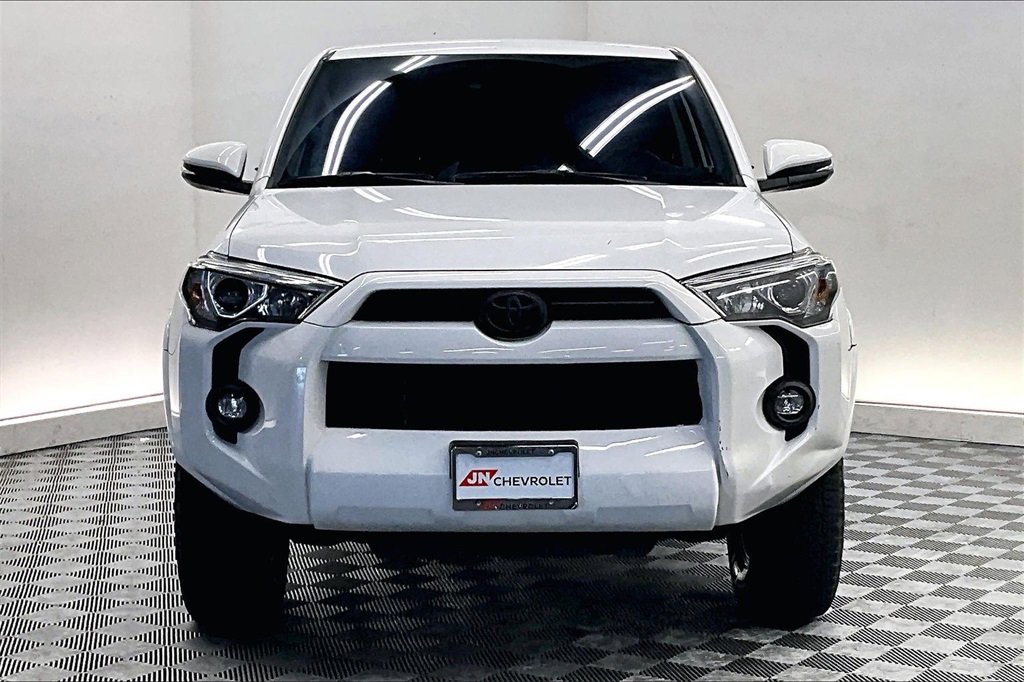 Used 2022 Toyota 4Runner SR5 Premium image 2