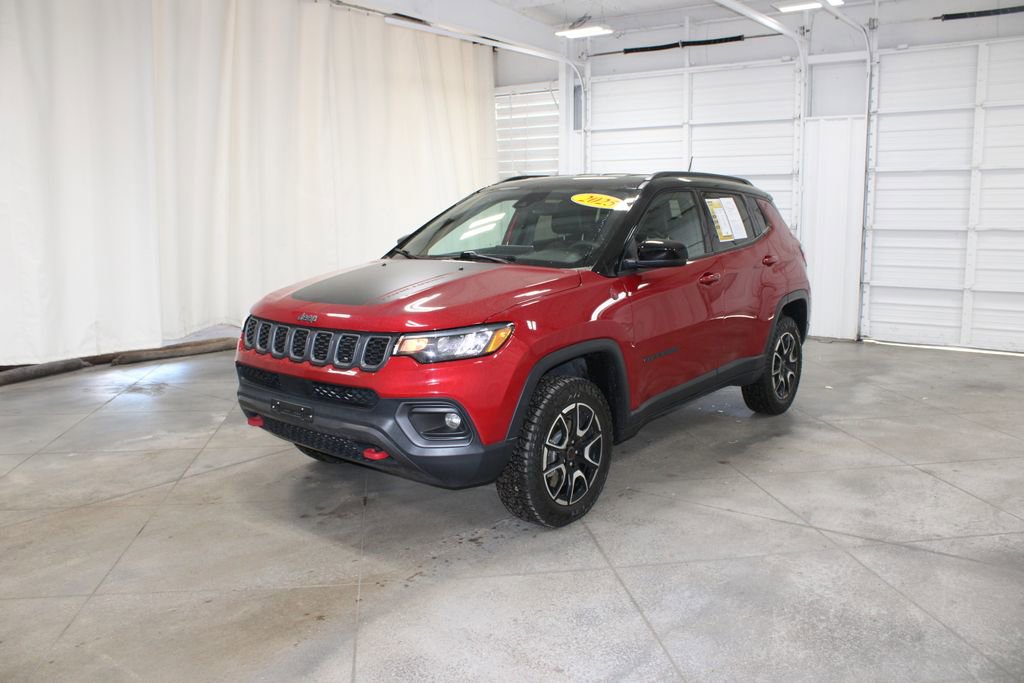Used 2025 Jeep Compass Trailhawk AWD/4WD image 4