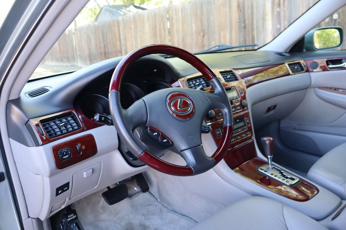 Used 2004 Lexus ES 330 w/ Premium Pkg FWD image 15