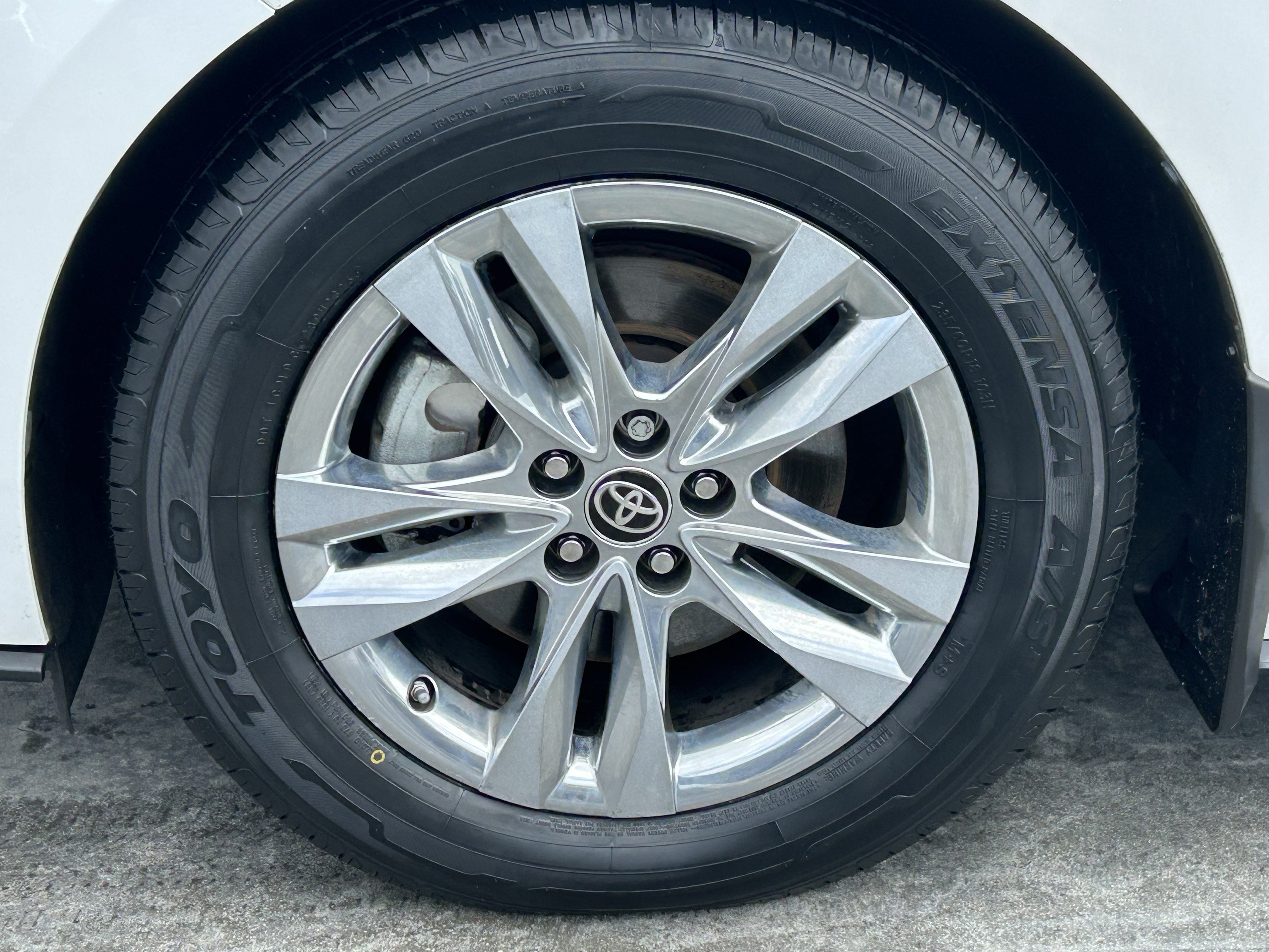 Certified 2024 Toyota Sienna Limited FWD image 8