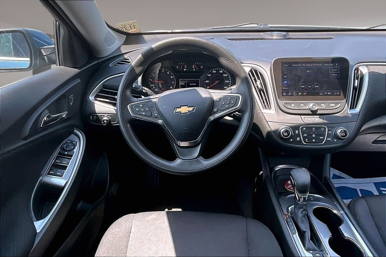 Used 2025 Chevrolet Malibu LT FWD image 8