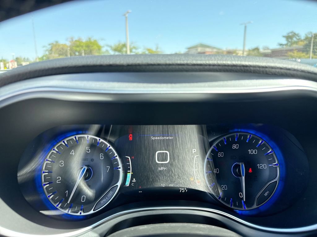 New 2026 Chrysler Pacifica Limited w/ Trailer Tow Group image 16