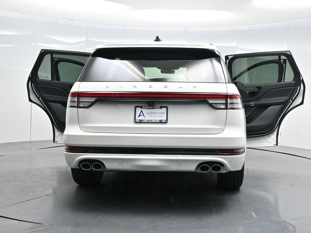 Used 2025 Lincoln Aviator 2WD w/ Jet Appearance Package image 38