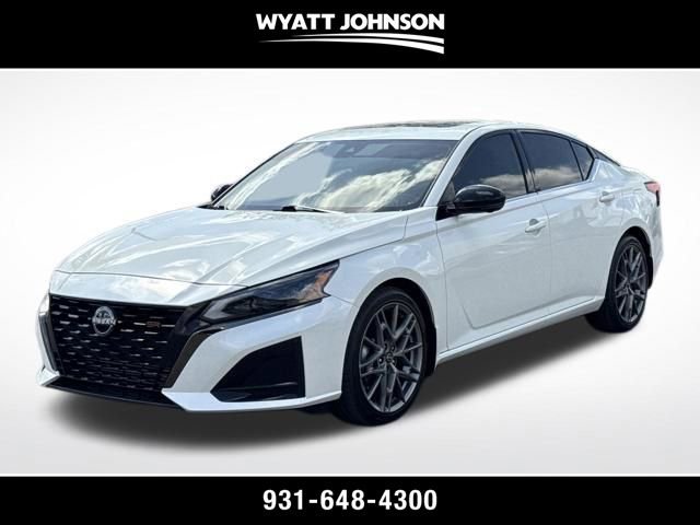 Used 2023 Nissan Altima 2.0 SR FWD image 1