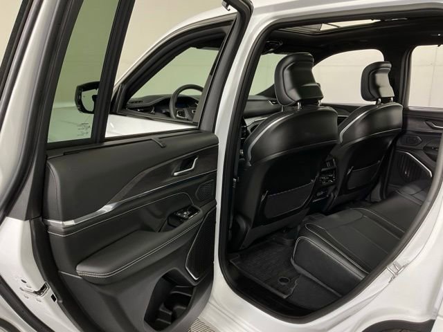 Used 2025 Jeep Grand Cherokee Overland w/ Adv Protech Group III image 32