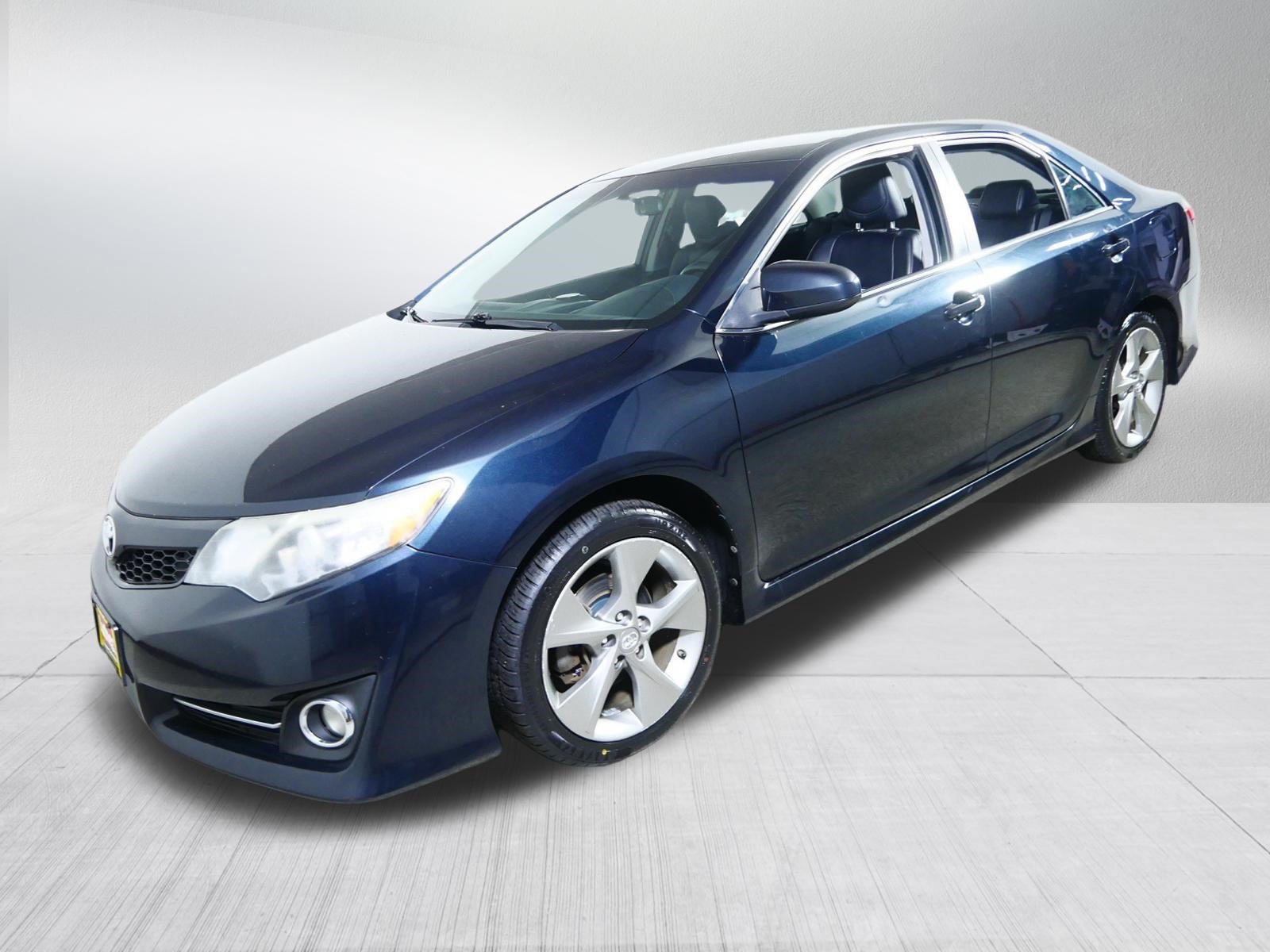 Used 2014 Toyota Camry SE FWD image 3