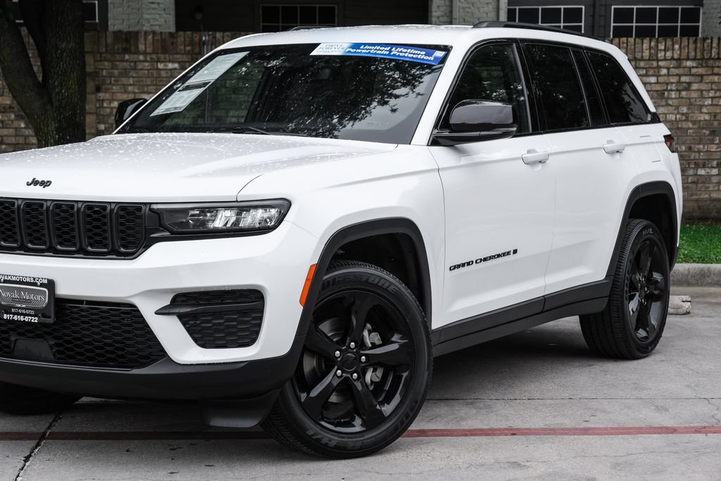 Used 2023 Jeep Grand Cherokee Altitude AWD/4WD image 13