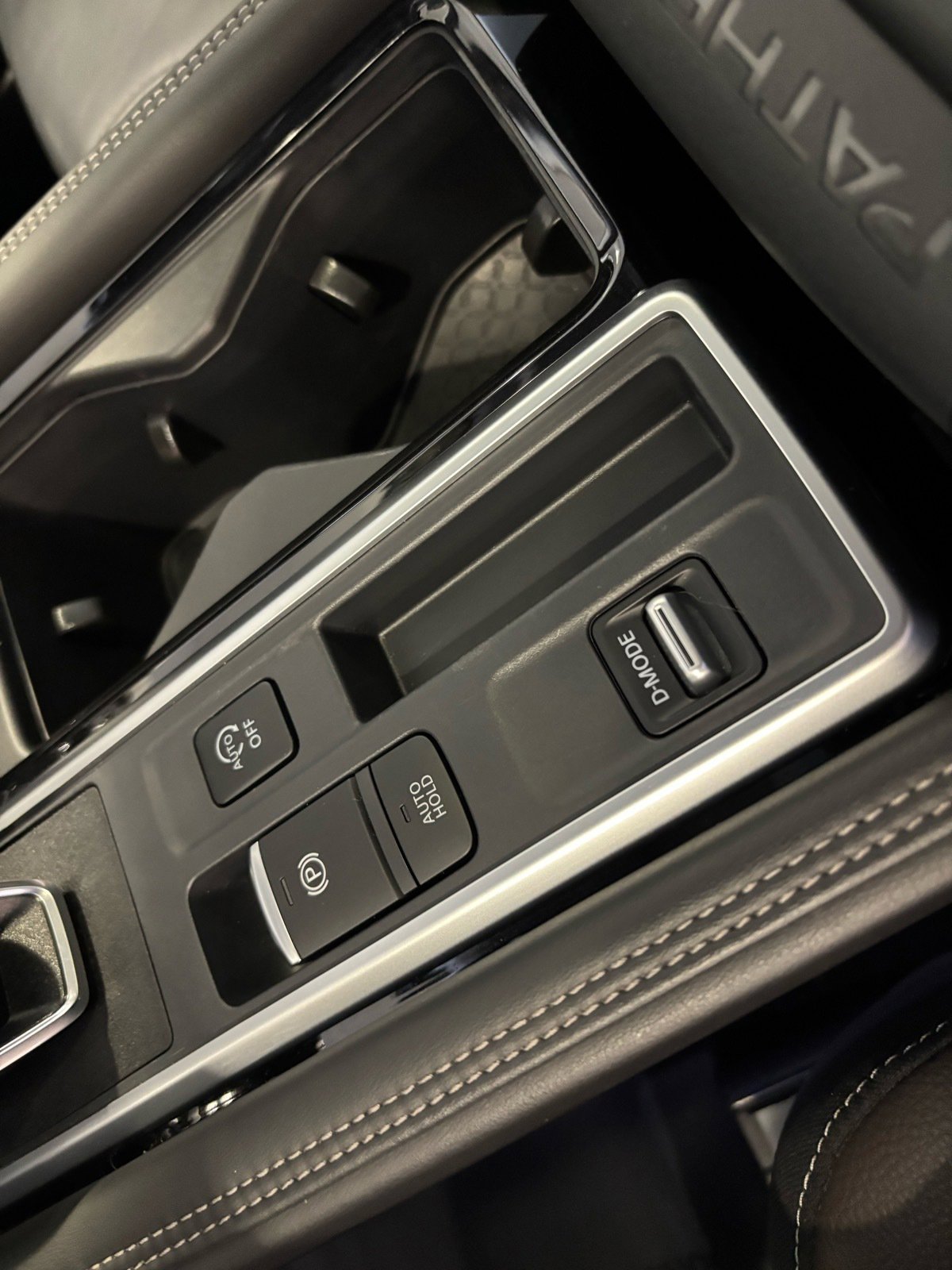 Used 2024 Nissan Pathfinder Platinum w/ Cargo Package image 37