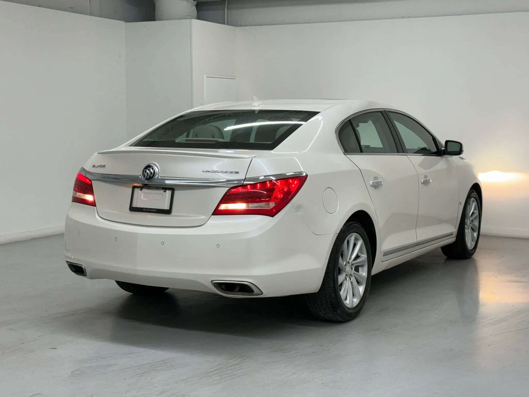 Used 2014 Buick LaCrosse Leather w/ Driver Confidence Package image 5