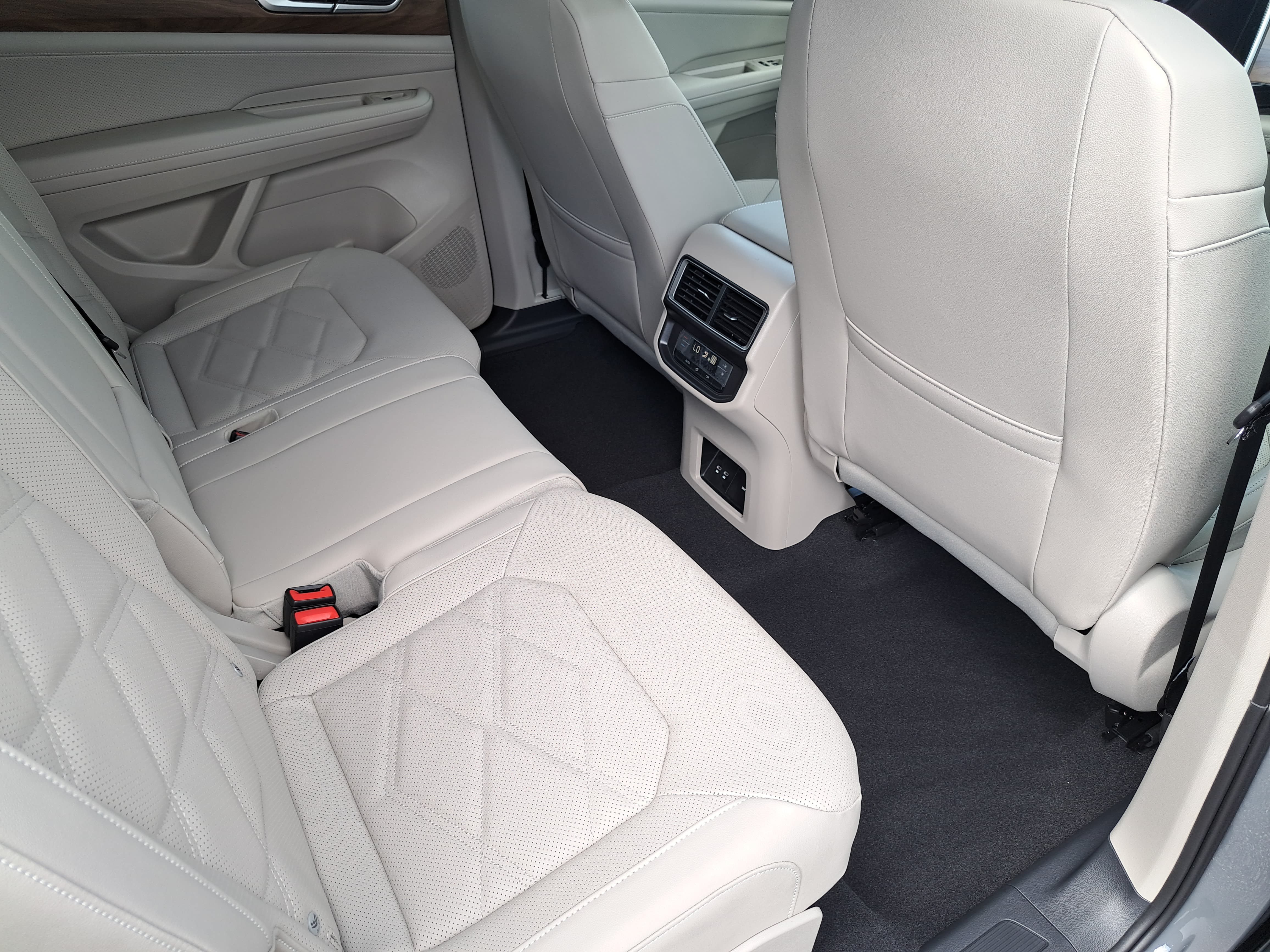 New 2026 Volkswagen Atlas SE FWD image 11