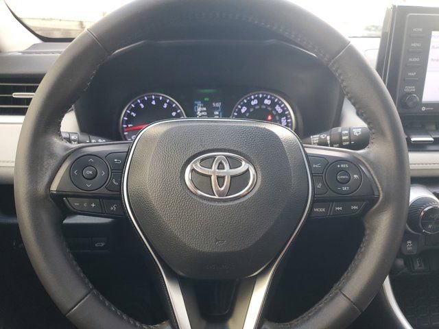 Used 2020 Toyota RAV4 XLE Premium image 21