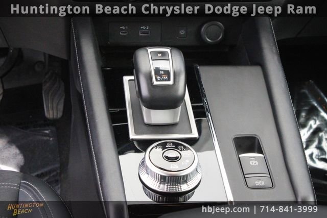 Used 2024 Mitsubishi Outlander SE image 17