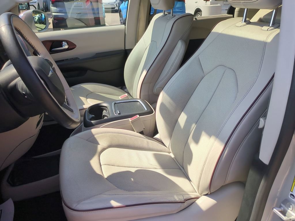Used 2019 Chrysler Pacifica Limited w/ Tire & Wheel Group image 12