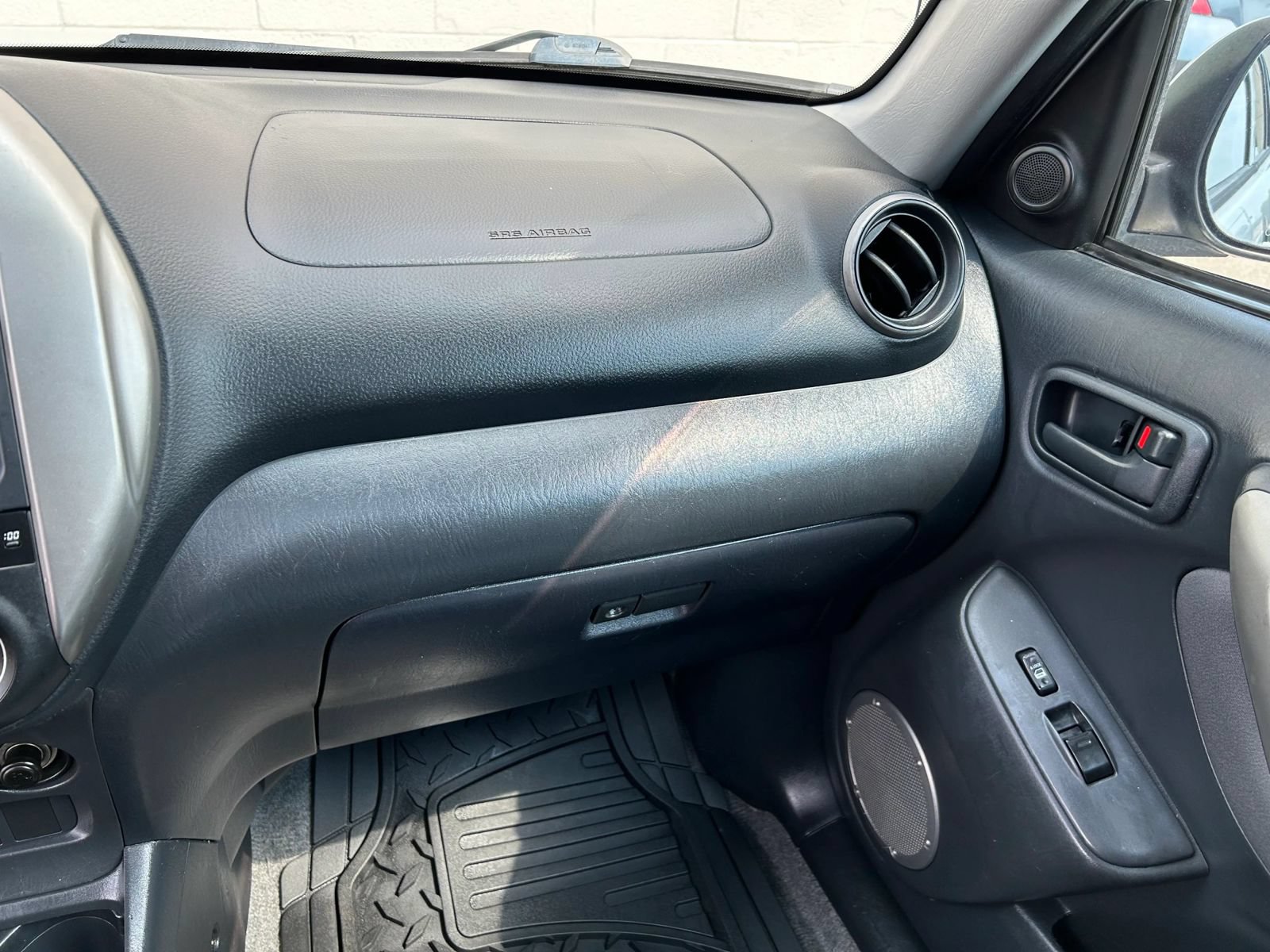 Used 2005 Toyota RAV4 2WD w/ Sport Pkg image 22