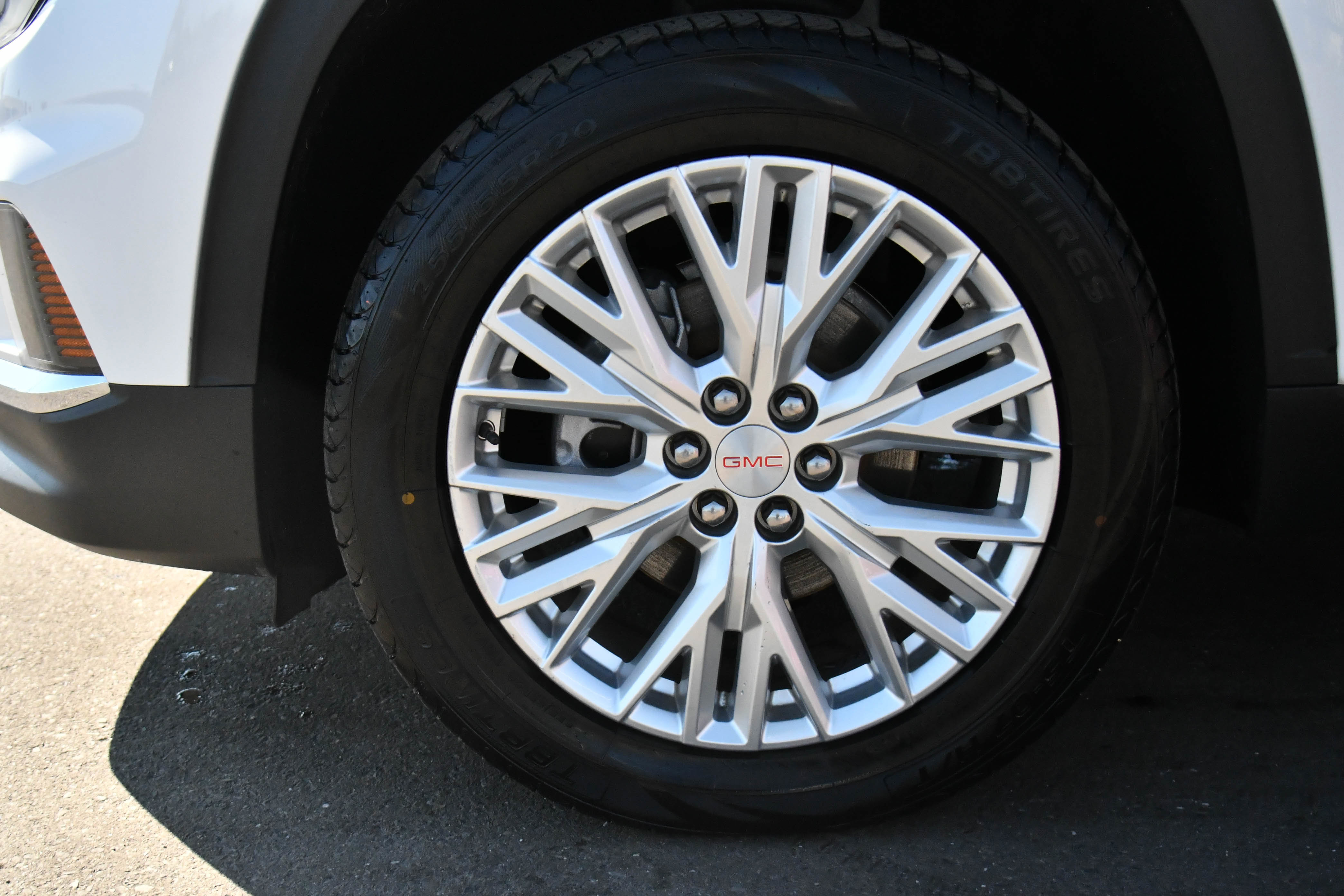 Used 2024 GMC Acadia Elevation image 12