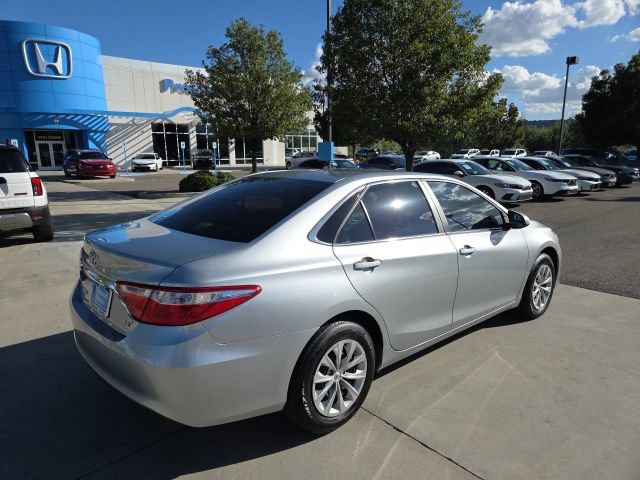Used 2017 Toyota Camry LE FWD image 5
