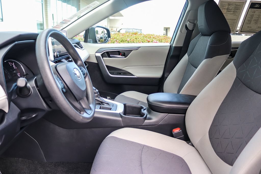 Used 2024 Toyota RAV4 XLE FWD image 16