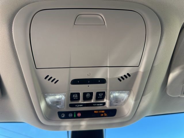 Used 2024 Buick Enclave Avenir w/ Avenir Technology Package image 24