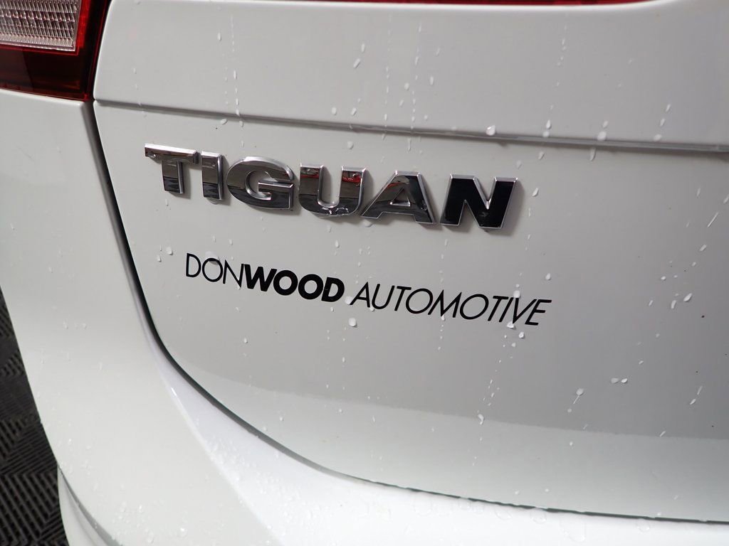 Used 2018 Volkswagen Tiguan S image 12