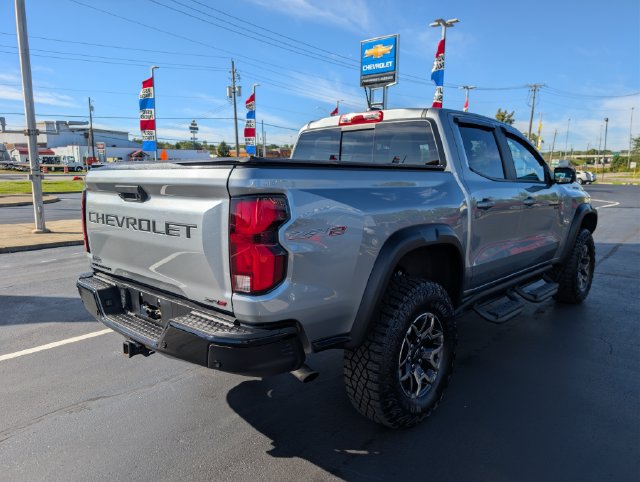 Used 2024 Chevrolet Colorado ZR2 w/ Technology Package AWD/4WD image 5