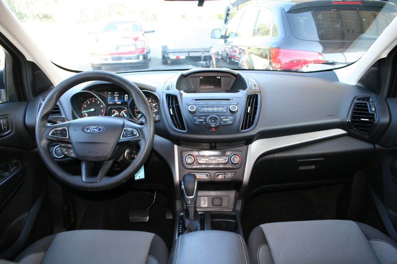 Used 2018 Ford Escape SE FWD image 17