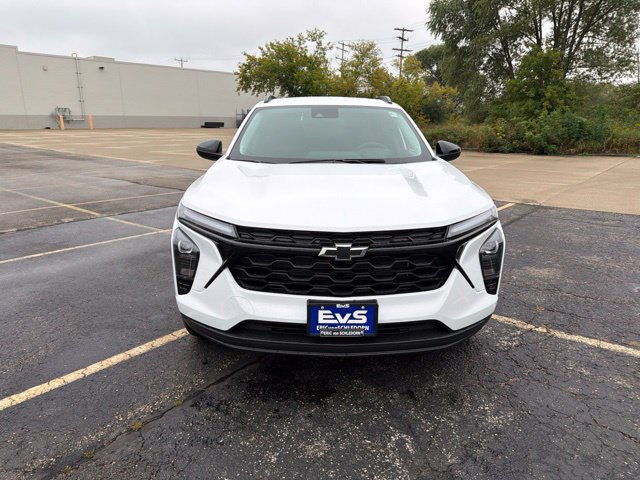 New 2026 Chevrolet Trax LT w/ Driver Confidence Package FWD image 2