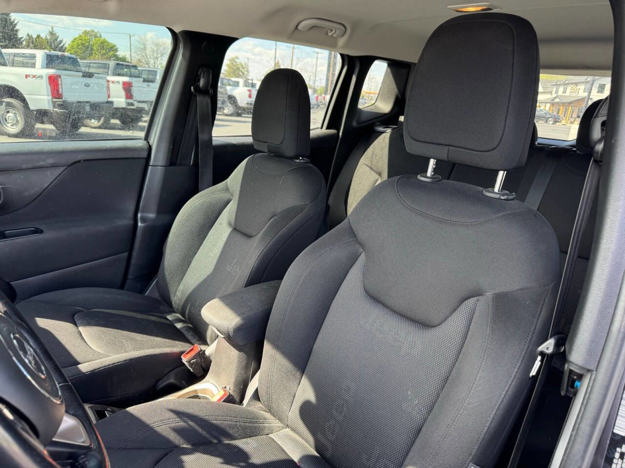 Used 2017 Jeep Renegade Latitude AWD/4WD image 10