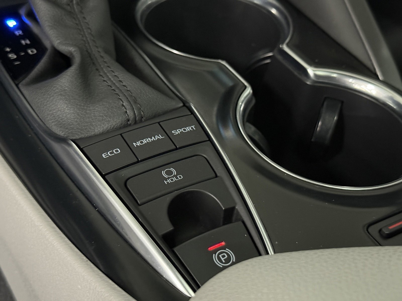 Used 2020 Toyota Camry XLE image 30