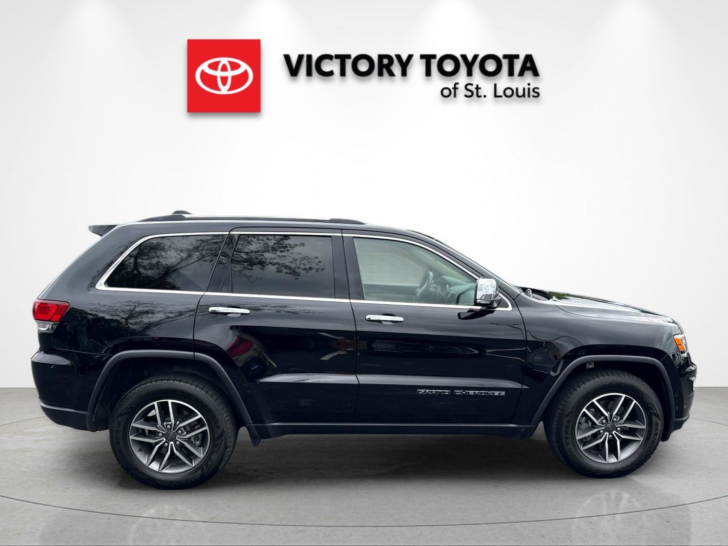 Used 2021 Jeep Grand Cherokee Limited AWD/4WD image 2