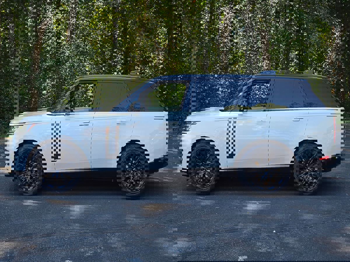 Used 2023 Land Rover Range Rover SE image 3