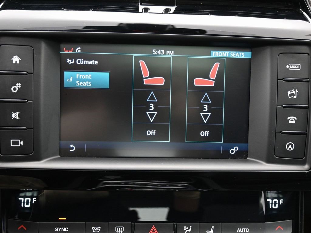 Used 2017 Jaguar XE Premium image 24