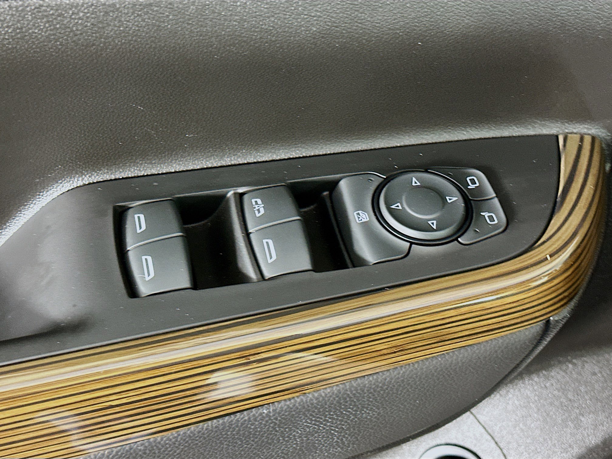 Used 2023 GMC Acadia SLE w/ Driver Convenience Package image 15