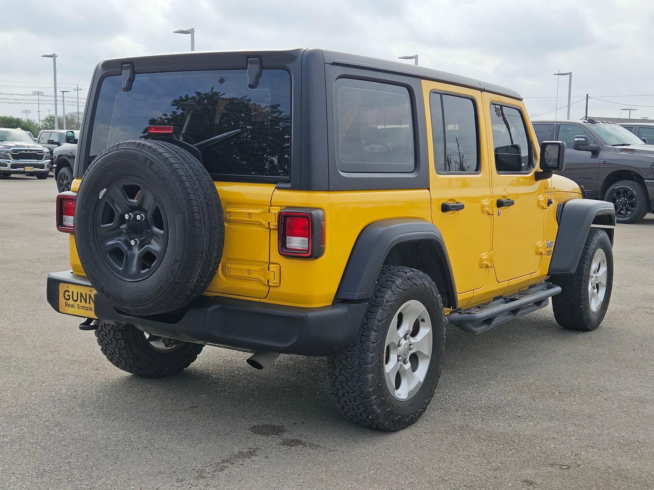 Used 2021 Jeep Wrangler Unlimited Sport AWD/4WD image 3