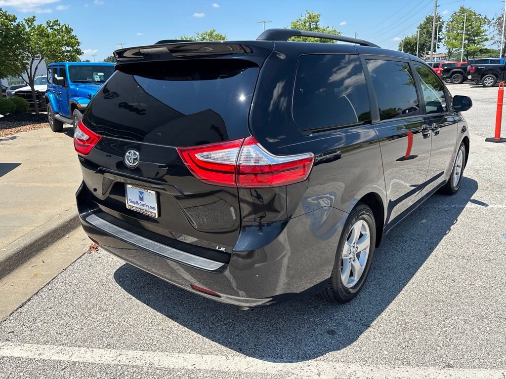 Used 2017 Toyota Sienna LE FWD image 32