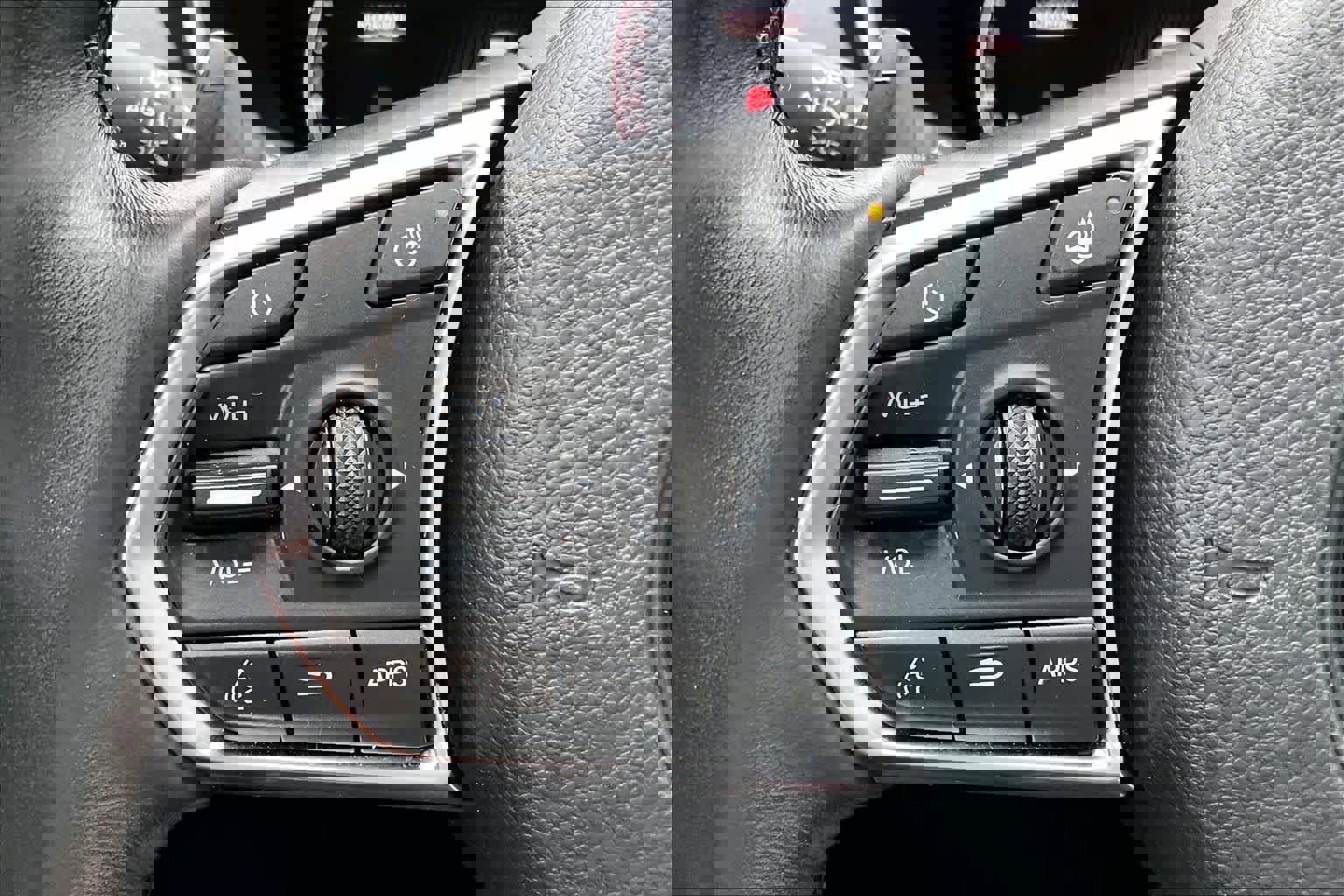 Used 2023 Acura MDX SH-AWD w/ Advance Package image 21