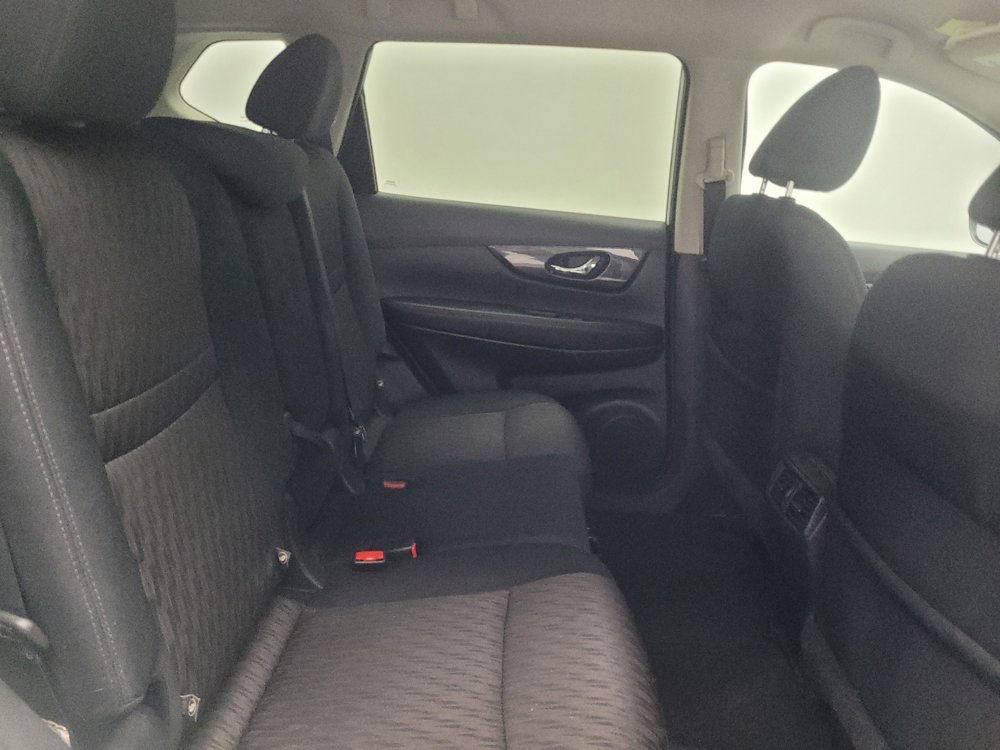 Used 2017 Nissan Rogue SV w/ Midnight Edition image 19