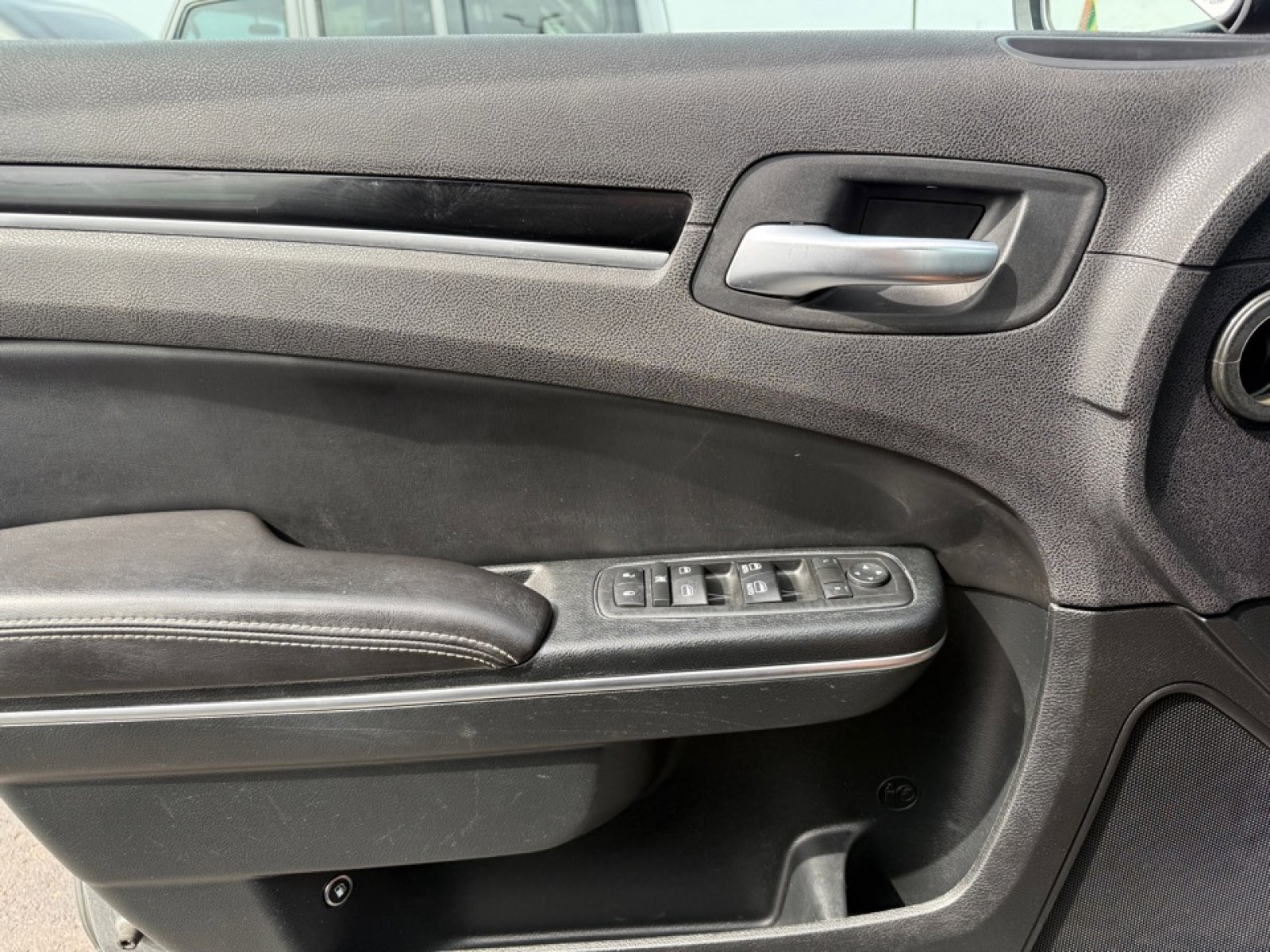 Used 2018 Chrysler 300 S w/ 300S Premium Group image 34