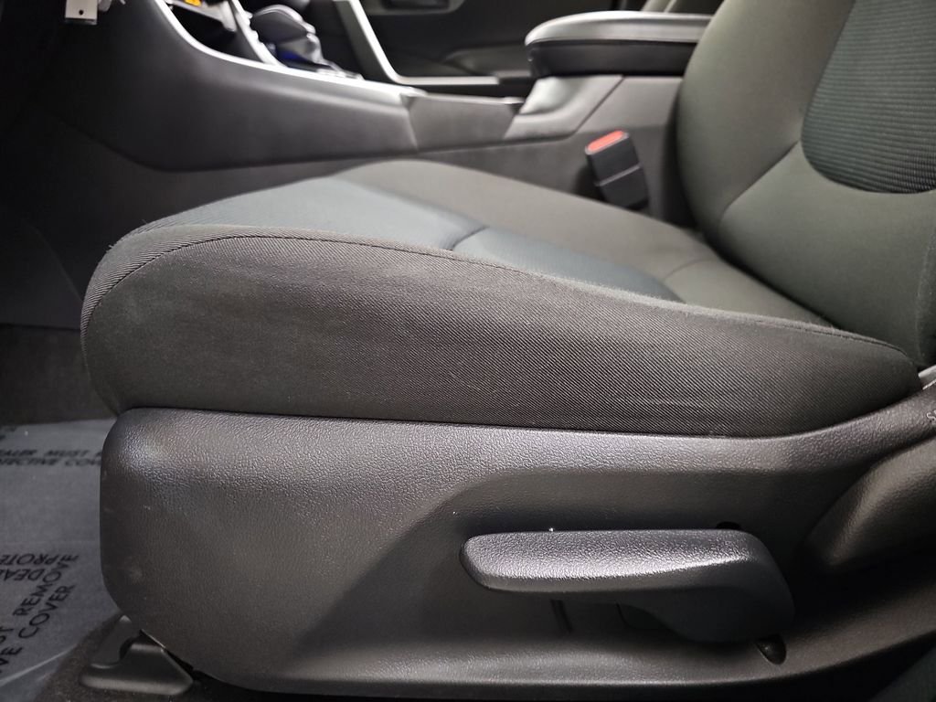 Used 2022 Toyota RAV4 LE image 31