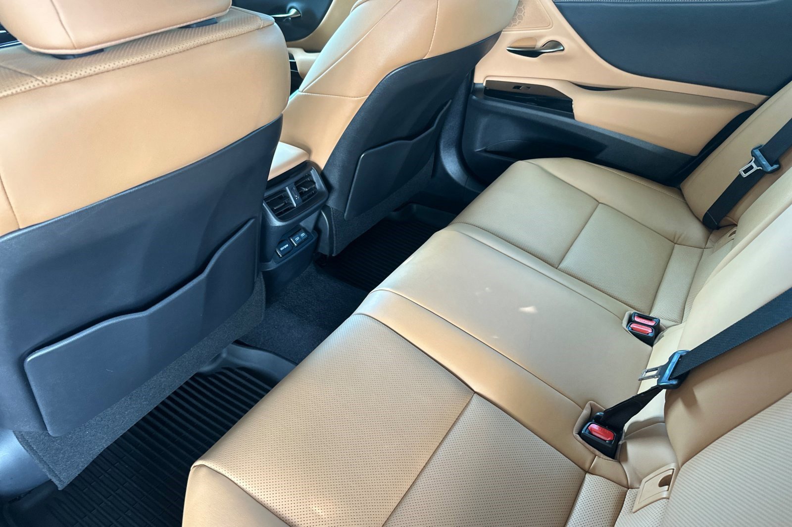 Certified 2025 Lexus ES 300h w/ Premium Package image 15