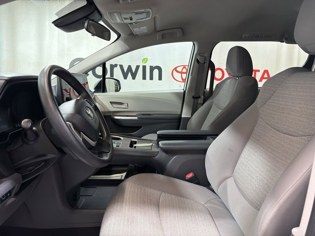 Used 2021 Toyota Sienna LE AWD/4WD image 24