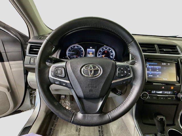 Used 2017 Toyota Camry XLE w/ Moonroof Package FWD image 12