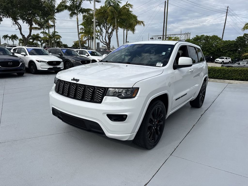 Used 2018 Jeep Grand Cherokee Altitude RWD image 9