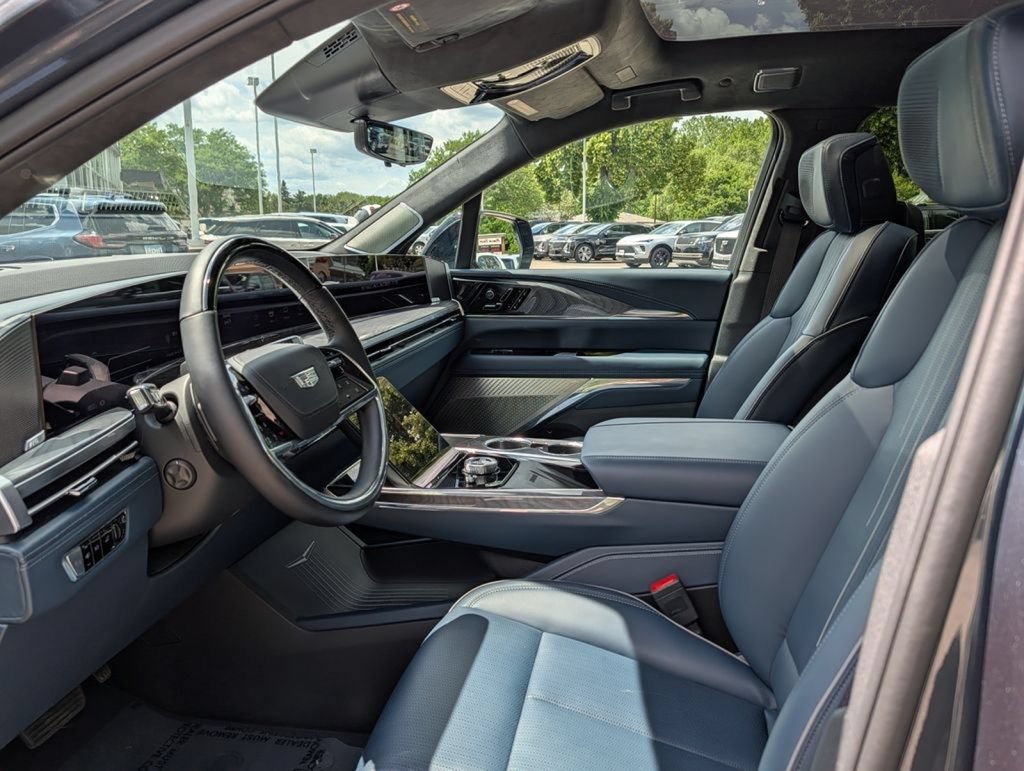 Used 2025 Cadillac Escalade IQ Luxury 2 w/ LPO, Premium Carpet Package AWD/4WD image 35